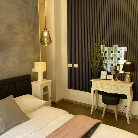 Atrium 4*