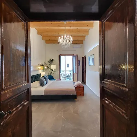 Atrium 4*