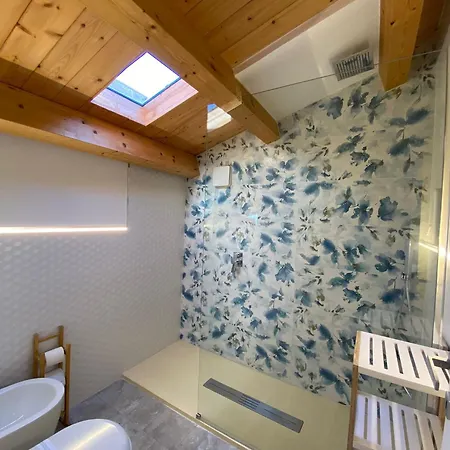 Atrium 4*