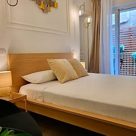 Atrium Bed & Breakfast 4*